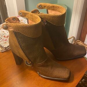 Elegant Brown Heeled Boots- vintage Giarini..